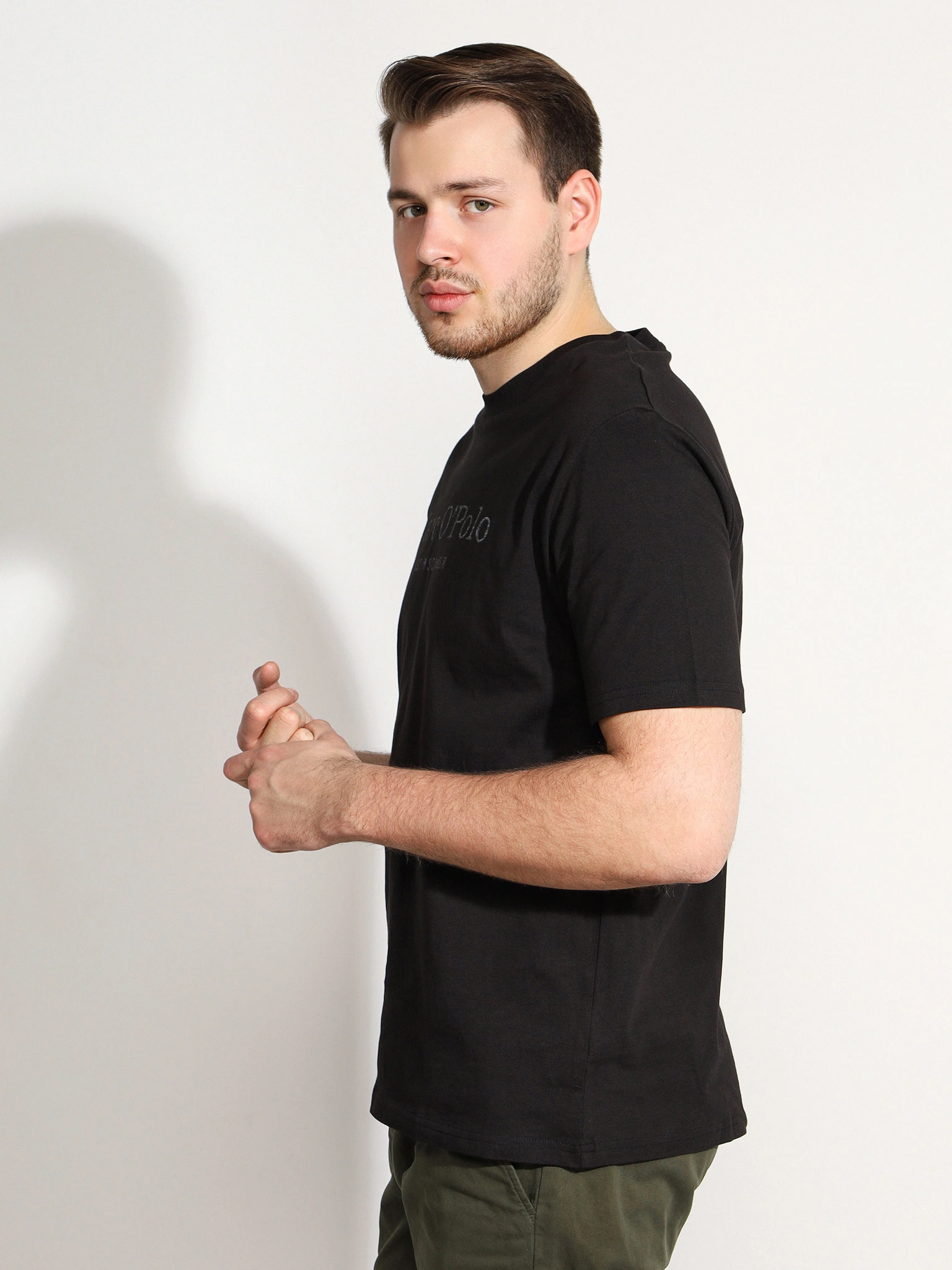 Футболка черного цвета из хлопка